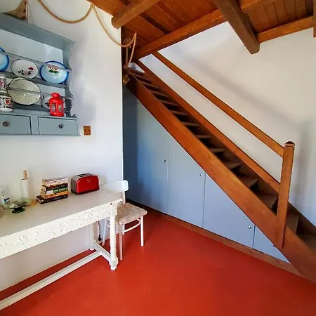 アパート Nefeli リバディオン